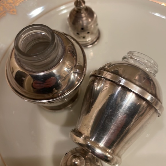 Vintage Sterling Silver Salt/Pepper Shakers - Picture 4 of 5